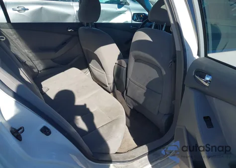 2010 Nissan Altima 2.5 S z USA, uszkodzony, nr VIN 1N4AL2AP0AN404607